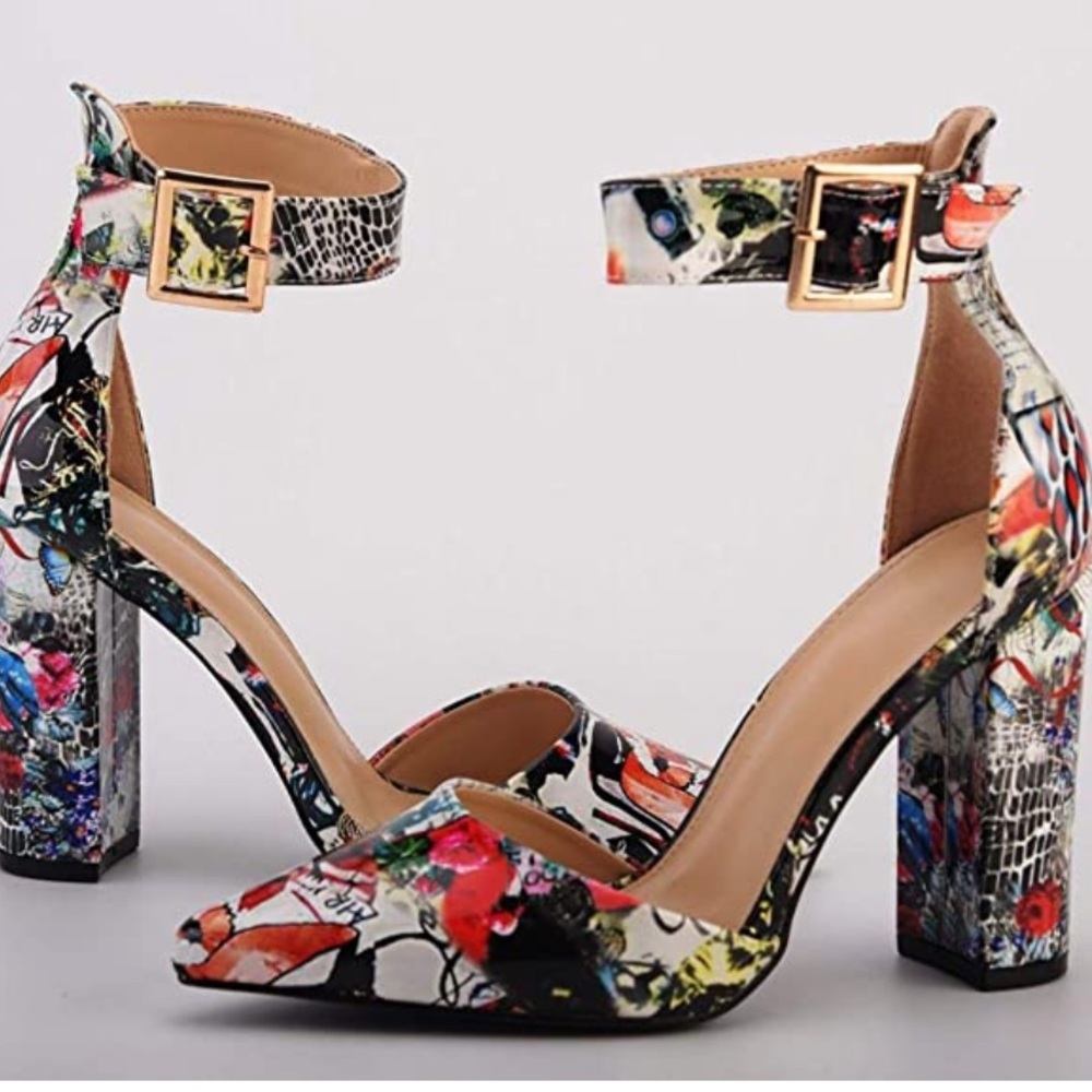 Mary Jane graffiti heels!!🤩